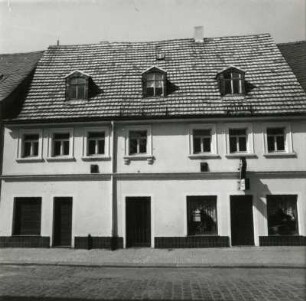 Oederan, Lange Straße 22. Wohnhaus mit Ladeneinbauten. Straßenfront