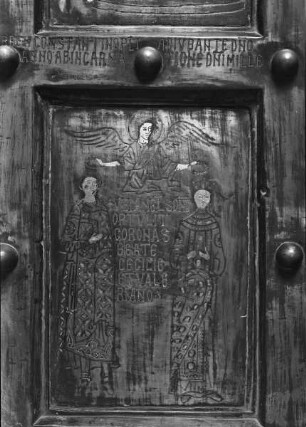 Tür des Hauptportals, rechte Seite, Detail: Der Erzengel krönt Cecilie und Valerian (Reihe 6, Tafel 2)