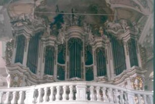 Orgel von Johann Hoffmann (1717 für die Klosterkirche Neustadt am Main; erworben 1805). Amorbach, Katholische Pfarrkirche St. Gangolf