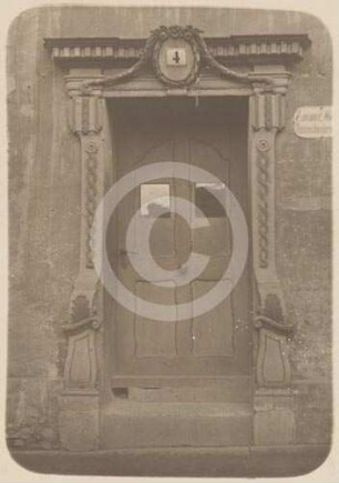 Portal des Hauses Kirchstraße 4 in Beuthen