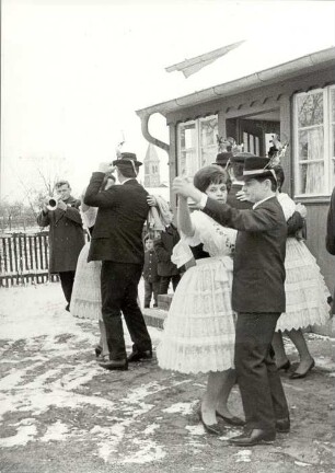Fastnacht in Drachhausen : Gesellschaftliche Volkskultur - Frühling. Ort: Hochoza / Drachhausen. Zapust (Fastnacht)