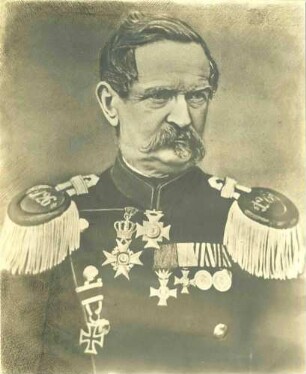 Friedrich von Schroeder, in Uniform des Landwehr-Infanterie-Regiments Nr. 126 mit Orden, Hauptmann, späterer Oberst, Brustbild