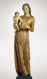 Stehende Maria mit Kind, sogenannte "Goldene Madonna", ehemals mit Krone. Das Jesuskind fütterte aus einem Napf wohl einen Vogel, den es ursprünglich in der Rechten hielt.