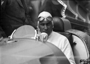Avus-Rennen: Hans Stuck (Portrait im Rennwagen)