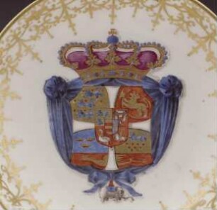 Koppchen und Unterschale mit Wappen des Königreichs Dänemark und Hafenszene — Unterschale