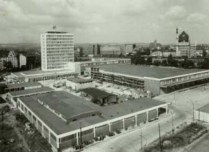 Dresden. Blick vom Lagergebäude an der Devrientstraße nach Südwesten zum Haus der Presse und die Yenidze
