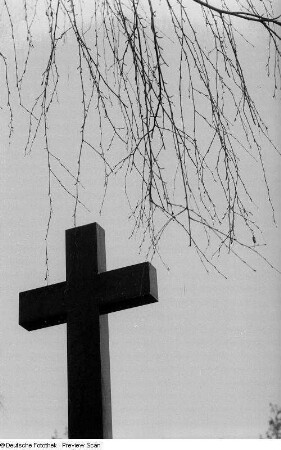 Grabkreuz auf dem Südfriedhof
