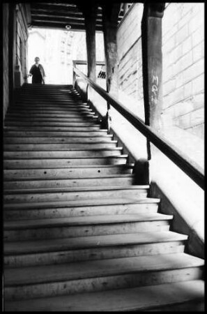 Lausanne: überdachte Holztreppe