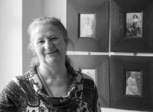 Babette Zenker (sorb. Babette Zenkerowa, *1962) in Dissen; Leiterin des Heimatmuseums Dissen