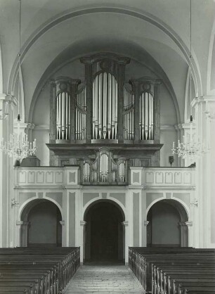 Zweimanualige Orgel, Kloster- und Wallfahrtskirche Rosenthal : Gebrüder Jehmlich: Zweimanualige Orgel (1949; O. und R. Jehmlich). Ralbitz-Rosenthal, Katholische Wallfahrtskirche Rosenthal