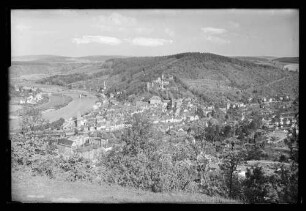 Blick aus Richtung Wartturm auf Altstadt, Mainspitze und Burg Richtung mainaufwärts
