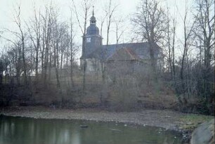 Kirche und Dorfteich
