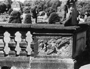 Moritzburg, Jagdschloss. Balustrade : Moritzburg, Jagdschloss. Balustrade der parkseitigen Schlossterrasse mit Relief