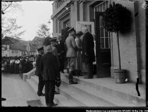 Das Herzogspaar besucht das Lessingtheater in Wolfenbüttel (älterer Positivabzug vorhanden, am linken Rand eingeritzt: 371)