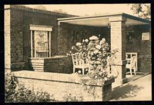 Ausstellungsgarten Jubiläums-Gartenbau-Ausstellung 1926, Dresden: Sitzecke und Wandbrunnen im Garten der Rosenfreundin, Abschnitt 4