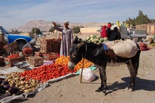 Luxor - Markttag : Markt in El Gourna, West-Bank bei Luxor, aufgenommen 2006