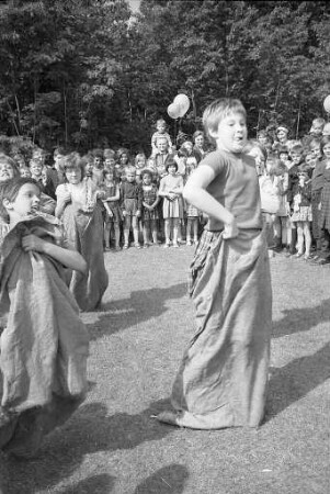 4. Kinderfest auf dem Spielplatz des Bundesgartenschau-Jugendzentrums im Fasanengarten