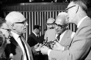 16. Tagung 1966 Mediziner; Beim Bayrischen Frühstück: Sir Hans A.Krebs, Sir John C. Eccles, Severo Ochoa