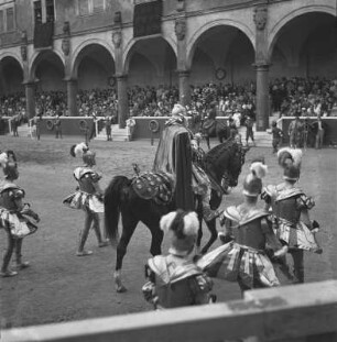 Turnierspiele 1936 : Dresden, Stallhof, Turnierspiele, Festumzug. Invention mit August dem Starken als Sonnengott