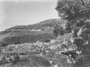 Ruinen : Blick auf Ruinen in einer Berglandschaft