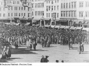 Der Altmarkt von Dresden von der Seestraße aus