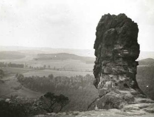 Böhmisches Becken, Tschechien. Daubaer Schweiz (Dokská Pahorkatina), Tschapkeule. Blick vom Massiv