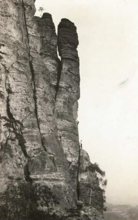 Sächsische Schweiz, Rathener Gebiet. Seilschaft an der Südwestwand (VIIa) am Vorderen Gansfelsen