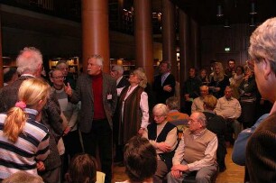 Besucher in der Ebene -2