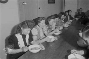 Sorbisches Lehrerbildungsinstitut, Sorbische Volkshochschule (SVH) Radibor, Speisesaal : Serbski wučerski wustaw, Serbska ludowa uniwersita (SLU) w Radworju, jědźernja