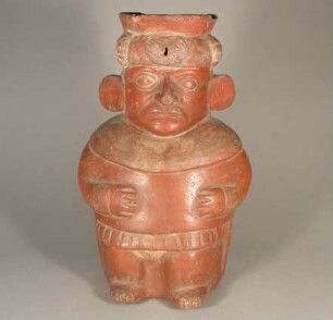 Stehende anthropomorphe Figur