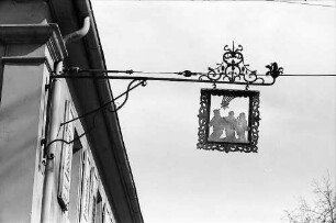 Freiburg i. Br.: Aushängeschild des ehemaliges Gasthauses ""Zu den drei Königen" in der Schwarzwaldstraße