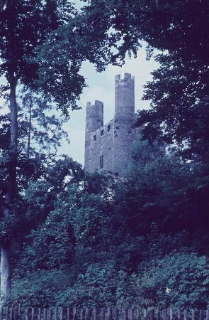 Saalfeld. Burgruine "Hoher Schwarm"