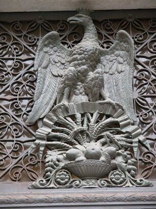Palermo, Adlerschmuck am Giebel des Rathauses (Palazzo Senatorio, 15. Jahrhundert)