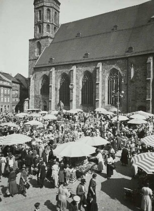 Wochenmarkt am Petridom in Bautzen