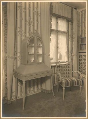 Haus Ury, Berlin-Nikolassee Inneneinrichtung: Schlafzimmer für Gäste Vitrine