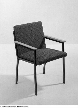 Stuhl mit gepolsterter Sitzfläche und Rückenlehne (Modell 100/7)