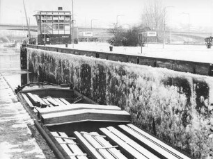 Große Schleuse Koblenz/Mosel bei Eisgang