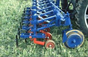 Fotografie: Gartenbautechnik-Freiland, Hackmaschine, Heckanbau