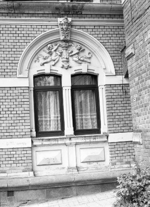 Klingenthal-Zwota, Markneukirchner Straße 18. Villa (1890/1910). Fenster (Erdgeschoss)