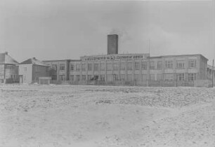 Kofferfabrik Neukirch : Neukirch/Lausitz. VEB Lausitzer Koffer- und Lederwarenfabrik. Winteraufnahme
