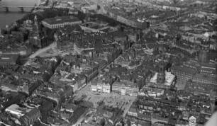 Dresden-Altstadt. Östlicher Teil des Stadtkerns. Luftbild-Schrägaufnahme von Westen