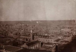 Blick über Diyarbakir : Im Vordergrund die Nebi Moschee, im Hintergrund die Stadtmauer.
