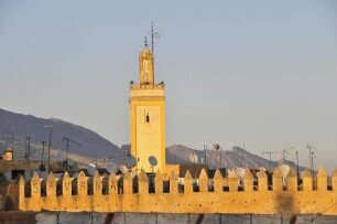 Fes - Minarett in der Altstadt : Die Minarette der zahlreichen Moscheen in der Medina prägen das Stadtbild von Fes. Aufgenommen am 26. Oktober 2010