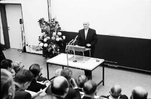 Freiburg: Einweihungsfeier der HNO-Augenklinik Freiburg, Auditorium im Hörsaal; Referat Prof. Wegner, von oben