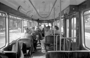 Einsatz von zwei neuen Großraumwagen der Städtischen Straßenbahn.