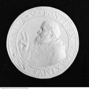 Medaille auf Papst Sixtus V. Peretti (1585-1590), Avers: Brustporträt mit Segensgestus barhäuptig, bärtig, im Pluviale nach links