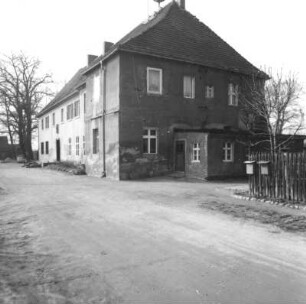 Siewisch-Koschendorf (Drebkau-Koschendorf). Gutshaus (2. H. 17. Jh., 19. Jh.). Straßenansicht von Nordost