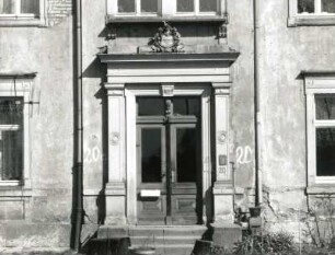 Radebeul, Waldstraße 20a/20. Haus "Arnim" (um 1850). Portal