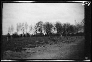 Wirballen (=Virbalis, Litauen): frisch angelegtes Gräberfeld mit Holzkreuzen ("Kosakengräber")