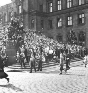 Dresden, Schloßplatz. Einzug der 4. Division in Dresden, 9. August 1940